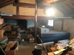 屋根裏部屋のカビ取り方法を専門家が徹底解説