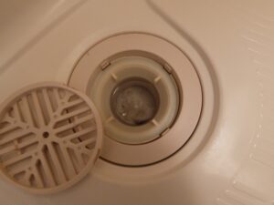 お風呂場の排水溝のカビ・ピンクぬめりの除去方法・防カビ対策を徹底解説