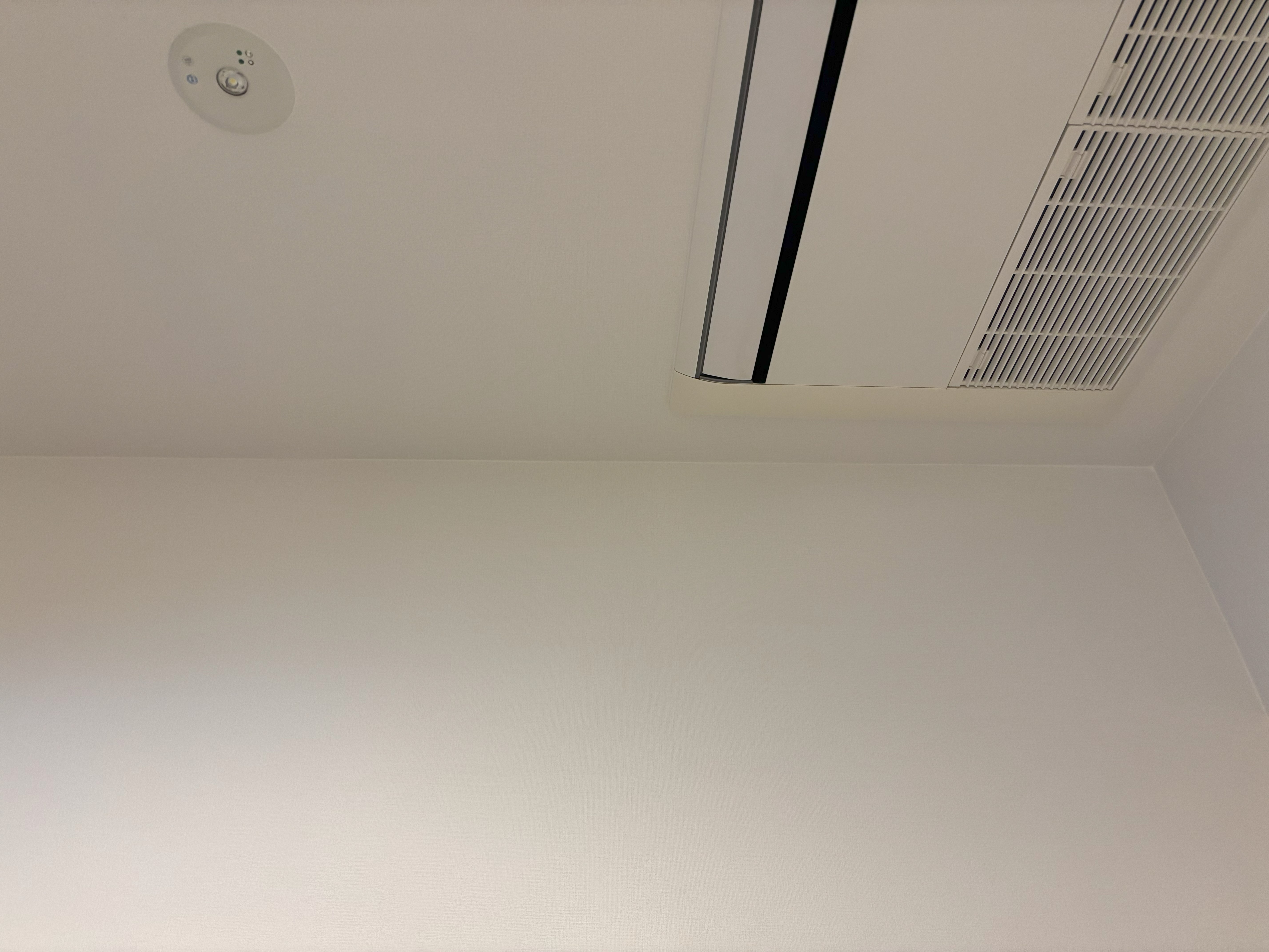ホテルの客室にカビ！原因はエアコン？ After Image