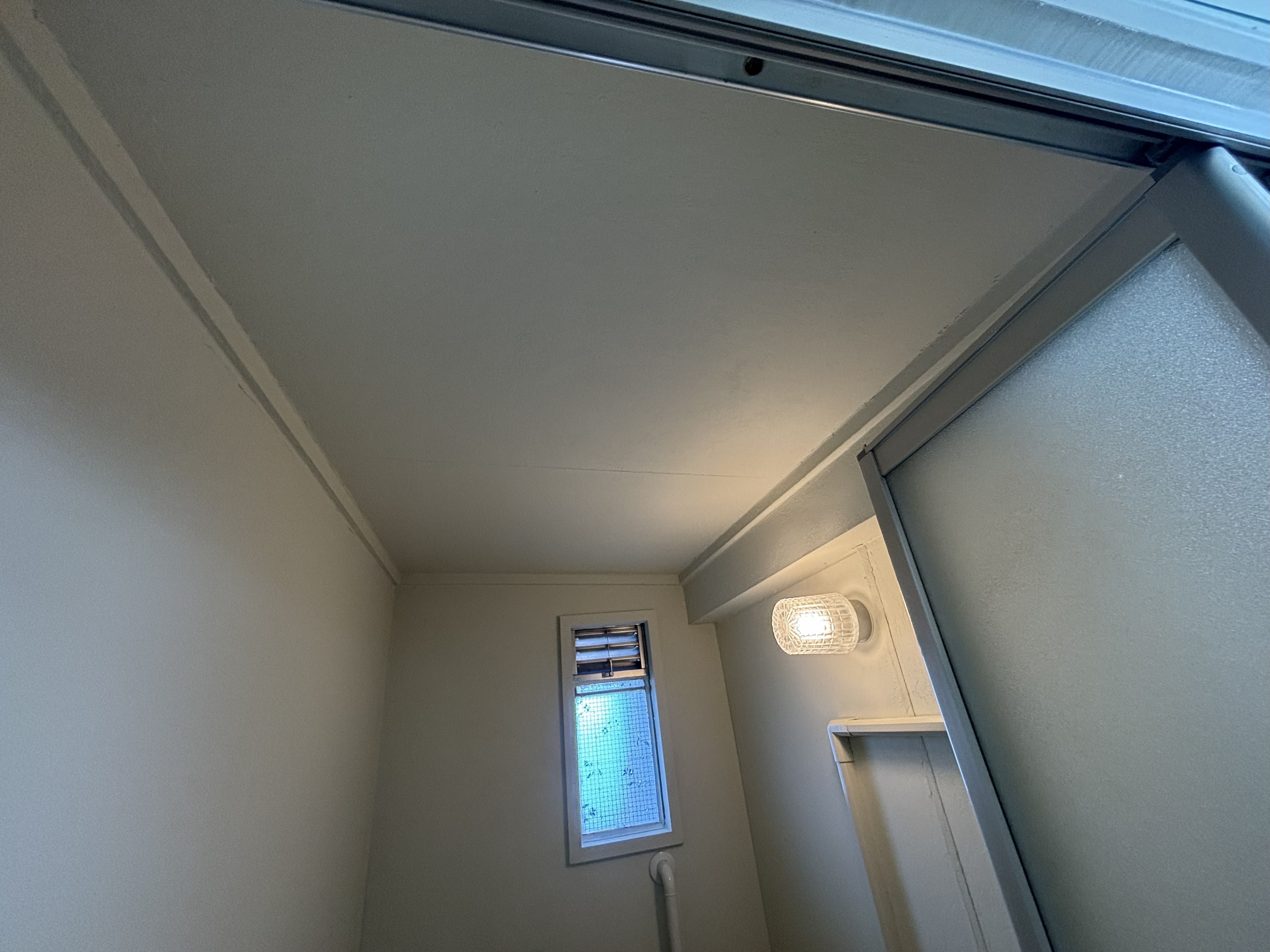 浴室の塗装剥がれとカビの施工後の状態